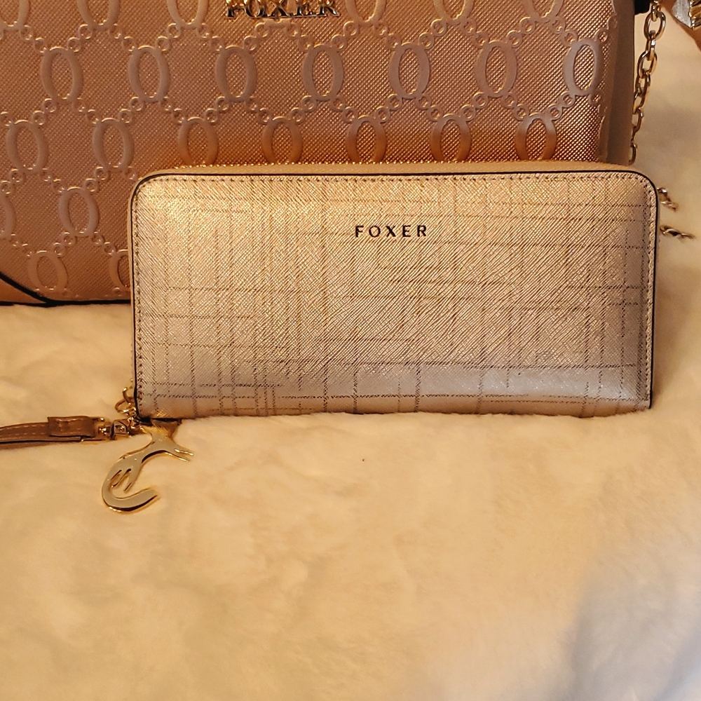 Foxer women leather wallet bifold wallet clutch wallet with wristlet care holder